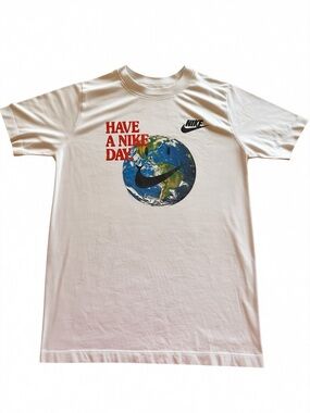 Nike “Have a Nike Day” Graphic Tee Youth Size Large